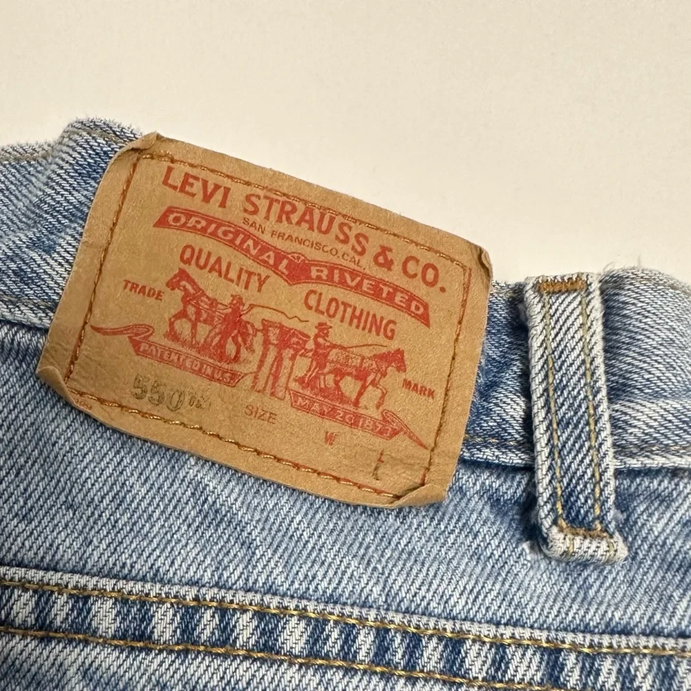 Vintage Retro Levi’s 550 Classic Relaxed Fit Highrise Taper Crop Light Wash Jean - Picture 10 of 12